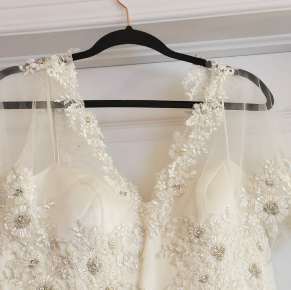 Wedding Dress - Picture 2 of 7